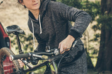Load image into Gallery viewer, The Women's Apres Hoodie in Salt and Pepper Fleece